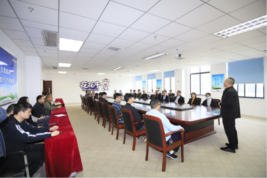 增強(qiáng)消防意識(shí)，筑牢安全底線丨花花牛乳業(yè)集團(tuán)組織消防應(yīng)急演練