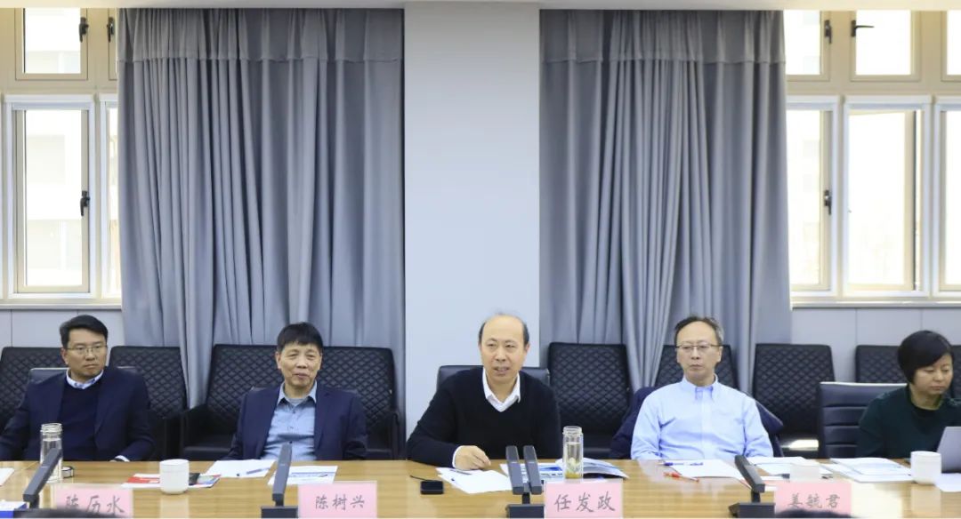 花花牛乳業(yè)集團黨委書記、董事長唐洪峰一行赴中原食品實驗室同中國工程院院士、中原食品實驗室主任任發(fā)政座談交流