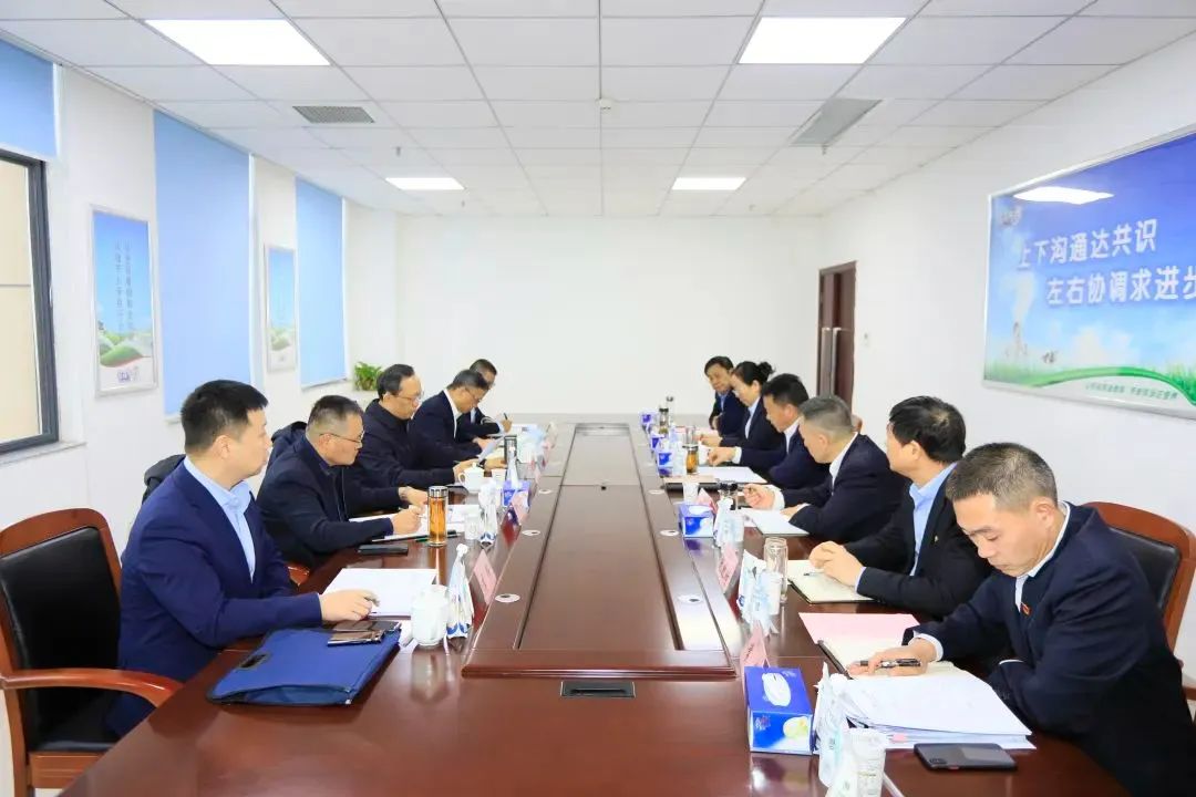 省政府國資委黨委書記、主任李濤一行到花花牛乳業(yè)集團調研