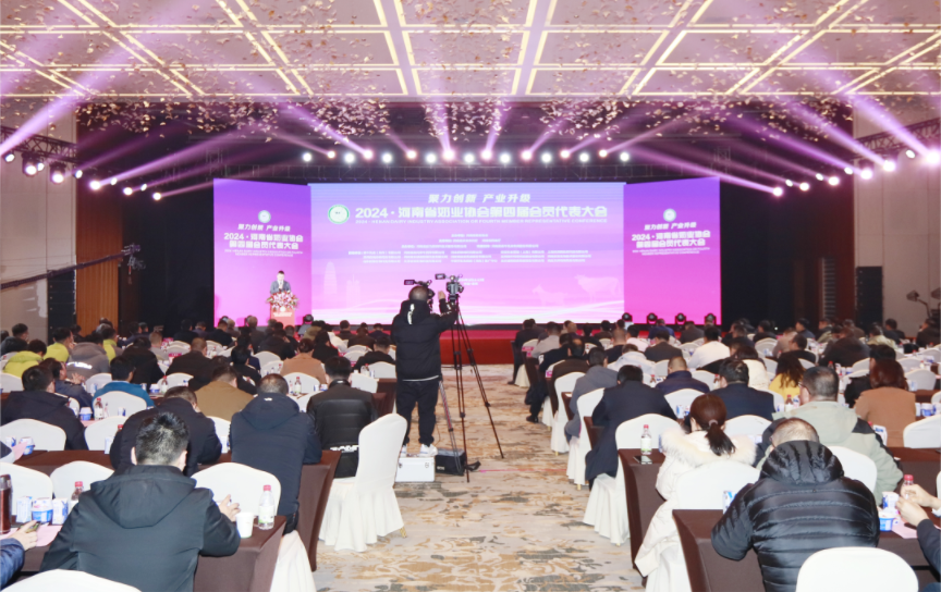 河南奶業(yè)發(fā)展啟航新征程——花花牛乳業(yè)集團(tuán)黨委書記、董事長唐洪峰當(dāng)選河南省奶業(yè)協(xié)會會長