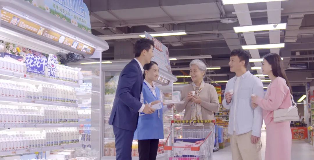 點(diǎn)贊！河南日?qǐng)?bào)要聞02版——報(bào)道花花牛乳業(yè)集團(tuán)鄭州分公司乳制品生產(chǎn)場(chǎng)景，彰顯花花牛乳業(yè)集團(tuán)發(fā)展新活力