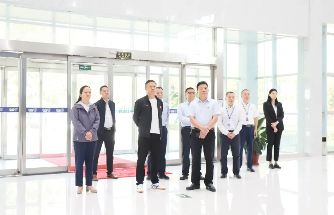 快樂過“雙節(jié)”，安全不放假｜河南農(nóng)投集團(tuán)黨委書記、董事長李曉寰一行蒞臨花花牛乳業(yè)集團(tuán)開展“雙節(jié)”安全生產(chǎn)大檢查活動并慰問一線職工、