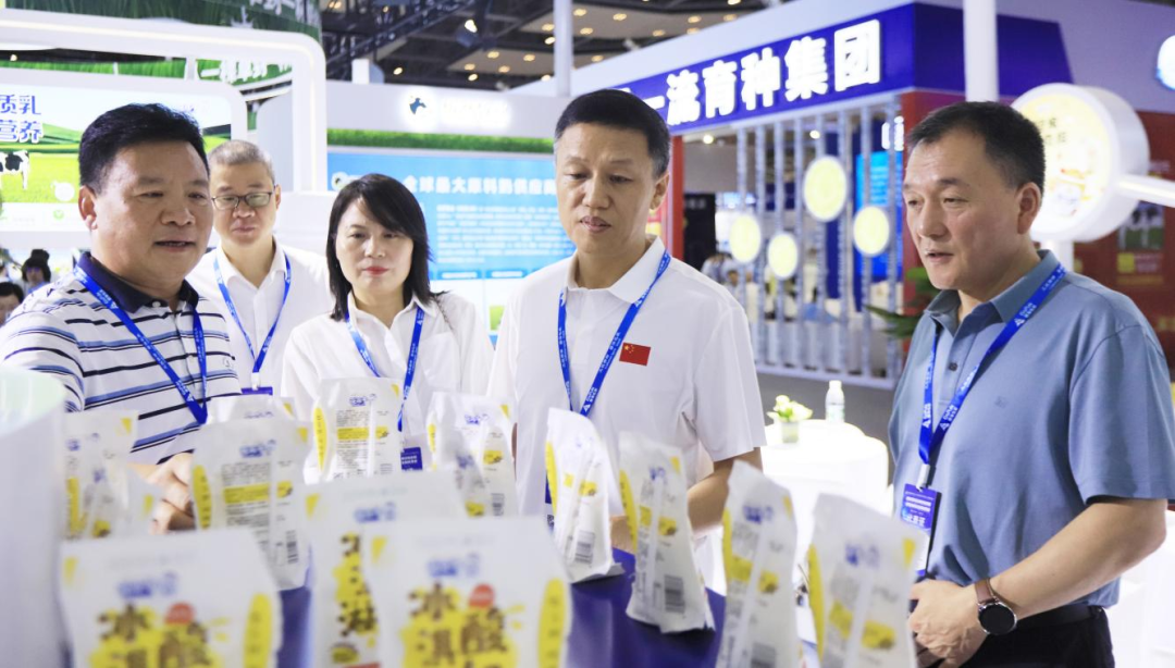 啟航新征程 點(diǎn)亮新賽道丨花花牛乳業(yè)集團(tuán)參加第十四屆中國(guó)奶業(yè)大會(huì)暨D20峰會(huì)，榮獲“中國(guó)乳制品生產(chǎn)企業(yè)現(xiàn)代化等級(jí)5A級(jí)”評(píng)定殊榮