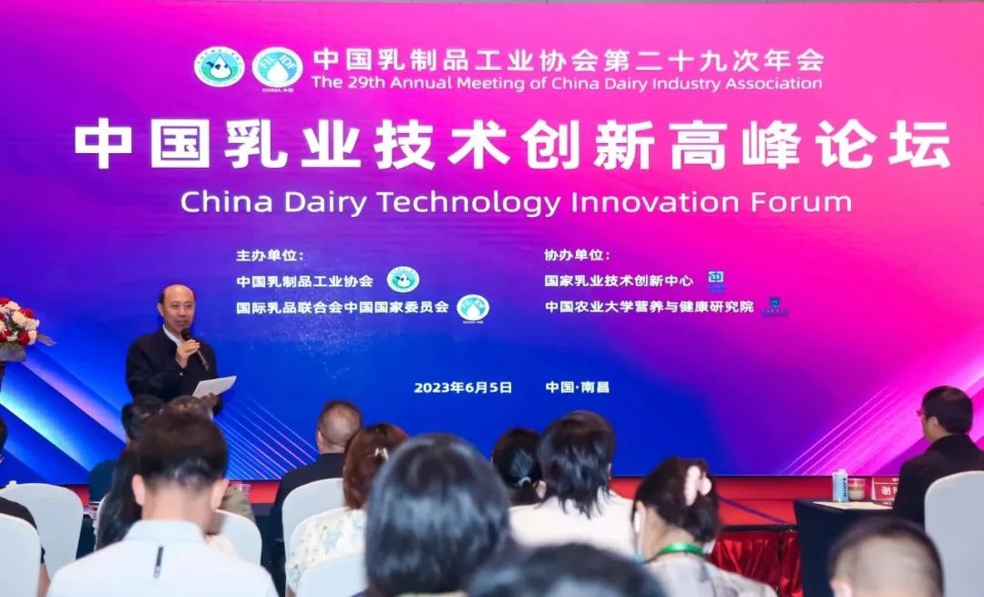 參觀拓思路 交流促發(fā)展 | 集團(tuán)領(lǐng)導(dǎo)參加中乳協(xié)第二十九次年會暨中國(國際)乳業(yè)技術(shù)博覽會并到江西陽光乳業(yè)參觀座談 參觀拓思路 交流促發(fā)展 | 集團(tuán)領(lǐng)導(dǎo)參加中乳協(xié)第二十九次年會暨中國(國際)乳業(yè)技術(shù)博覽會并到江西陽光乳業(yè)參觀座談