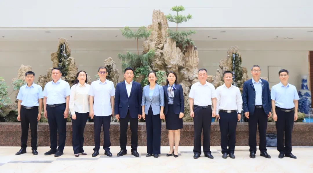 揚帆起航 譜寫絢麗新篇章 | 花花牛乳業(yè)集團新一屆董事會成立并召開中高層以上領(lǐng)導(dǎo)干部會議 揚帆起航 譜寫絢麗新篇章 | 花花牛乳業(yè)集團新一屆董事會成立并召開中高層以上領(lǐng)導(dǎo)干部會議