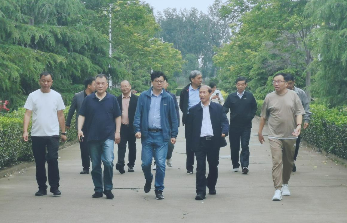 花花牛丨河南農(nóng)業(yè)大學(xué)黨委副書記、校長介曉磊一行蒞臨花花牛河南瑞亞參觀調(diào)研