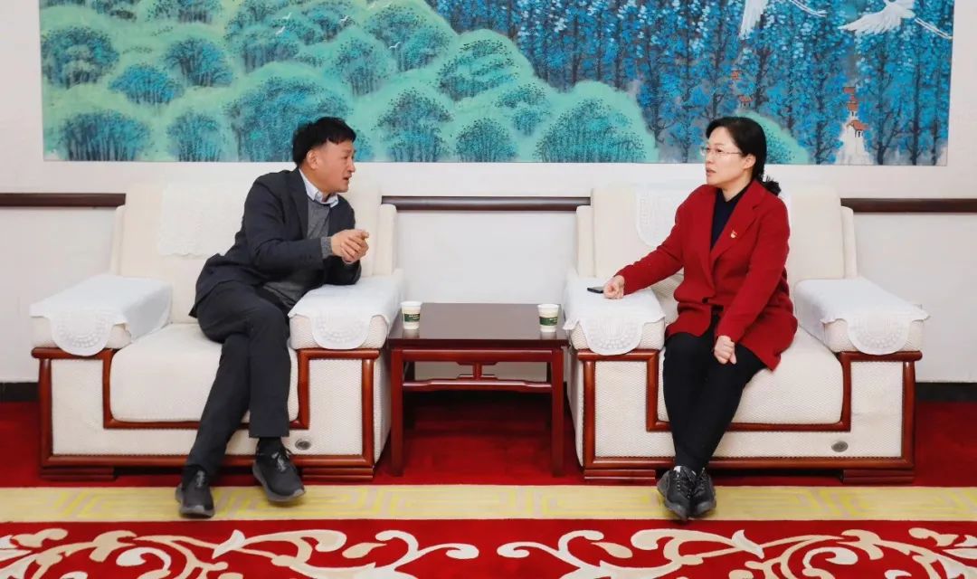 發(fā)揮產(chǎn)業(yè)優(yōu)勢(shì) 助力鄉(xiāng)村振興 | 民權(quán)縣委副書記、縣長(zhǎng)王靜嫻會(huì)見(jiàn)關(guān)曉彥董事長(zhǎng)一行