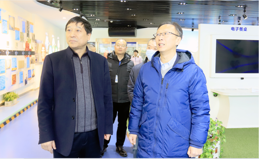 花花牛丨東北農(nóng)大食品學院院長、中原食品實驗室首席科學家姜毓君教授蒞臨花花牛乳業(yè)集團調研