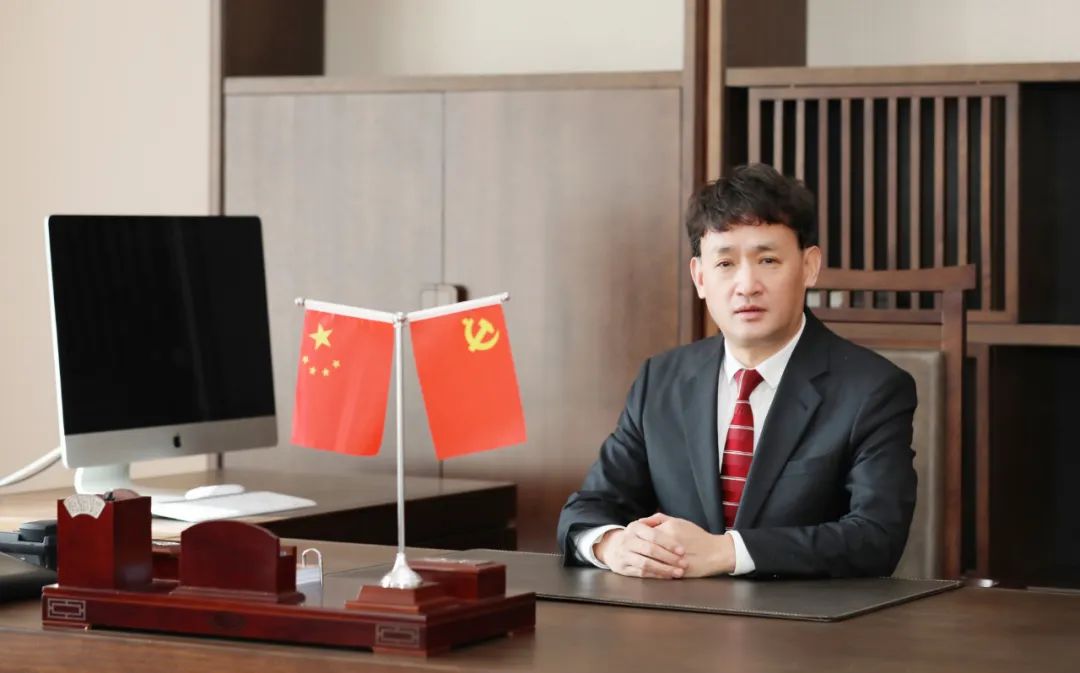 雙雙獲獎 喜事連連｜ 花花牛乳業(yè)集團榮獲“河南省知名品牌”獎，董事長關(guān)曉彥榮膺“2022年度品牌人物”