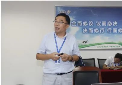 繼往開來 · 再創(chuàng)輝煌 | 花花牛乳業(yè)集團(tuán)召開9月營(yíng)銷、養(yǎng)殖及飼料月度經(jīng)營(yíng)工作會(huì)議