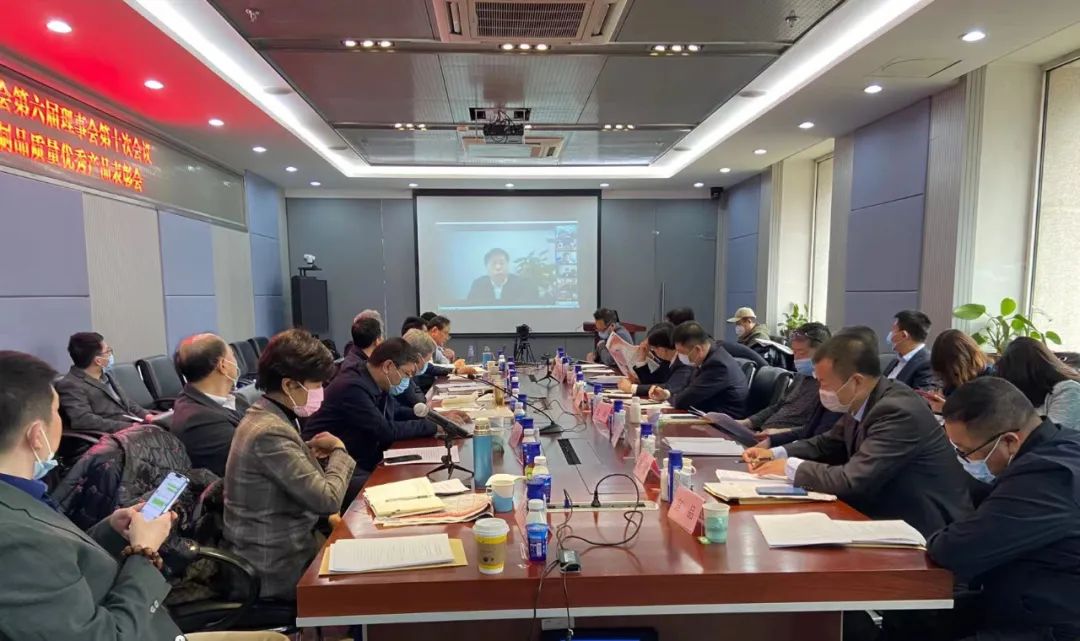 榮膺乳業(yè)三大金獎，花花牛以產(chǎn)業(yè)融合發(fā)展推進奶業(yè)高質量發(fā)展