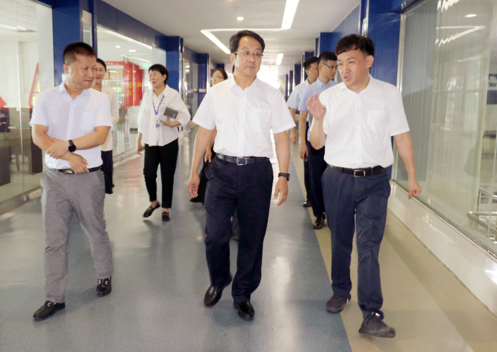 河南省高級人民法院院長胡道才一行蒞臨花花牛乳業(yè)集團開展“萬人助萬企”活動 助力企業(yè)發(fā)展 河南省高級人民法院院長胡道才一行蒞臨花花牛乳業(yè)集團開展“萬人助萬企”活動 助力企業(yè)發(fā)展