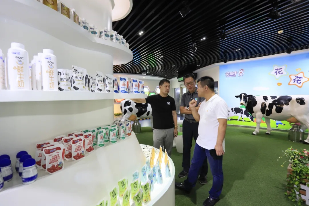 快訊 | 長(zhǎng)江商學(xué)院智能制造學(xué)會(huì)走進(jìn)花花牛乳業(yè)集團(tuán) 快訊 | 長(zhǎng)江商學(xué)院智能制造學(xué)會(huì)走進(jìn)花花牛乳業(yè)集團(tuán)