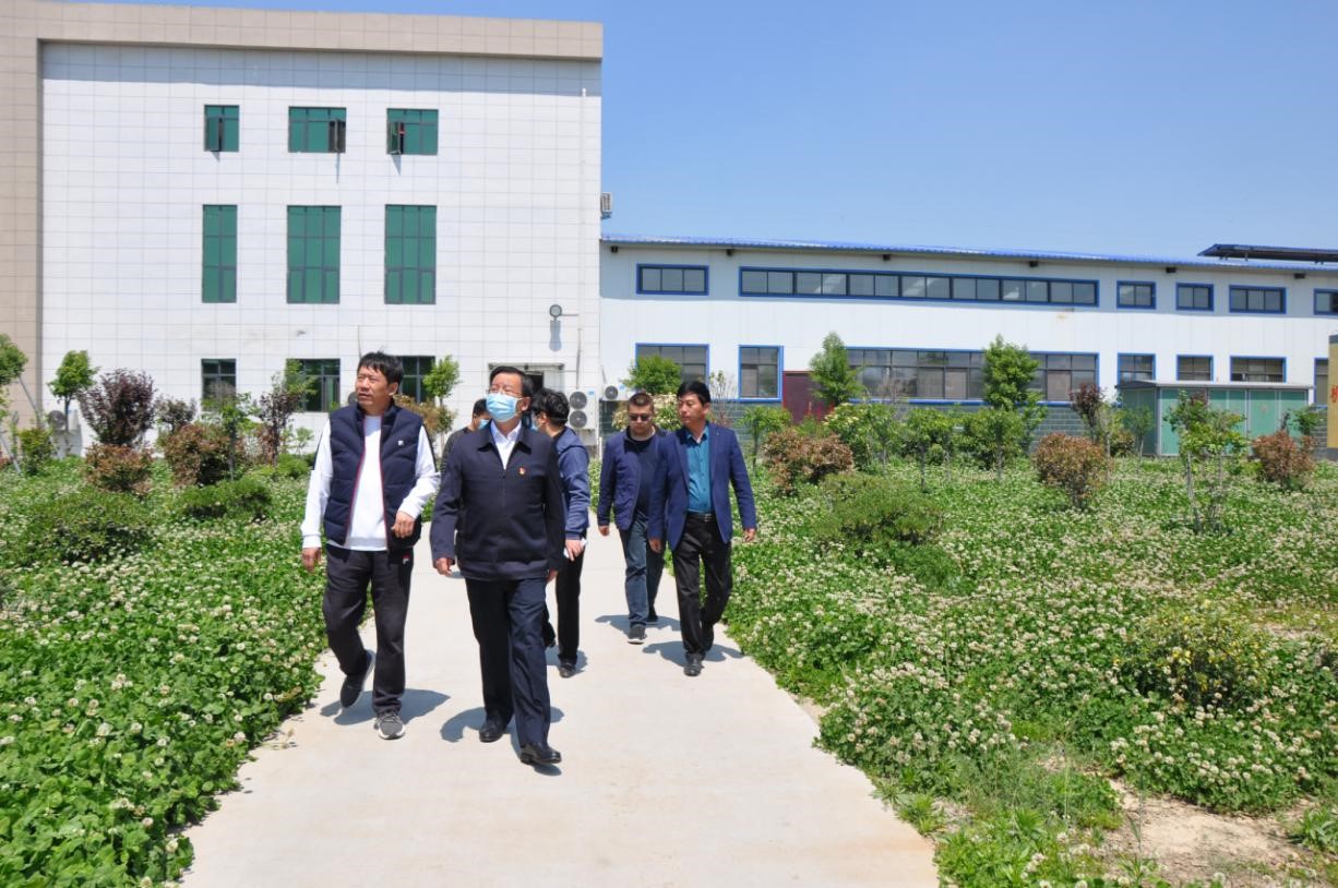 商丘市委常委、宣傳部部長(zhǎng)王全周一行蒞臨睢縣瑞亞牧業(yè)有限公司調(diào)研