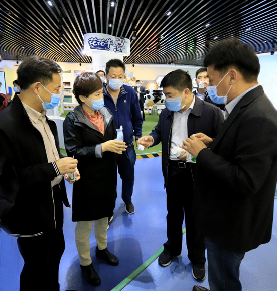 鄭州市人大副主任孫黎、市政府副市長李喜安一行 蒞臨花花牛開展“三送一強”活動