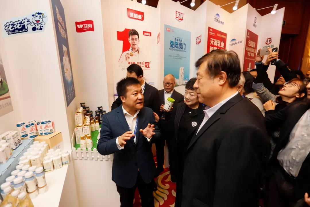 奶業(yè)新未來?中國(guó)奶業(yè)20強(qiáng)峰會(huì)在上海召開 奶業(yè)新未來?中國(guó)奶業(yè)20強(qiáng)峰會(huì)在上海召開