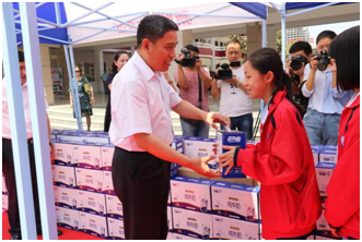 “健康中原，牛奶伴您行——花花牛乳業(yè)集團2018中國小康牛奶行動” 公益助學啟動儀式隆重舉行