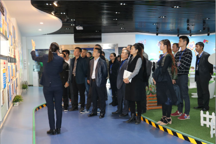 商界領(lǐng)袖俱樂部精英參訪花花牛！