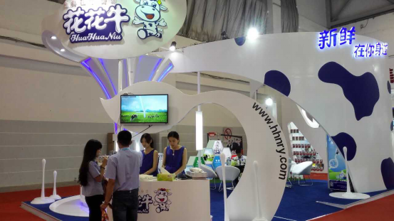 花花牛牛氣沖天！農業(yè)部長品嘗“領暢”點贊，又獲國際奶業(yè)平臺青睞