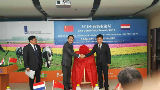 花花牛牛氣沖天！農業(yè)部長品嘗“領暢”點贊，又獲國際奶業(yè)平臺青睞