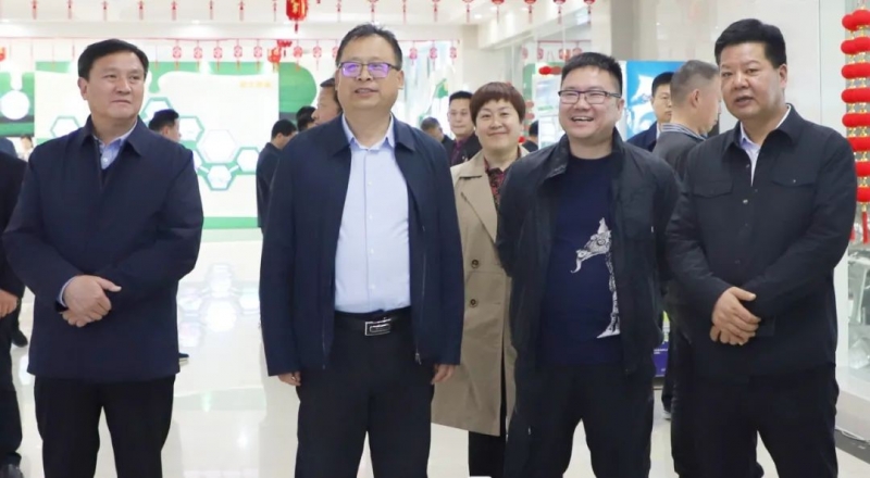 花花牛丨駐馬店市遂平縣政協(xié)黨組書(shū)記、主席張衛(wèi)東一行蒞臨花花牛魯山瑞亞牧場(chǎng)參觀