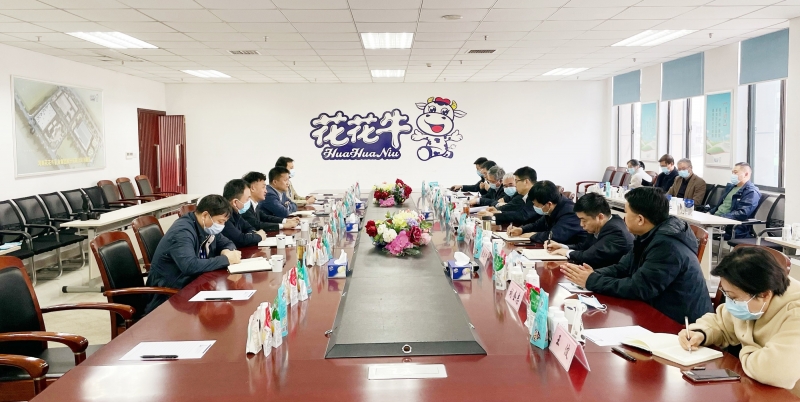 河南省委常委、副省長(zhǎng)費(fèi)東斌蒞臨 花花牛乳業(yè)集團(tuán)調(diào)研