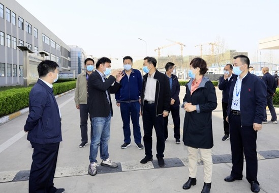 鄭州市人大副主任孫黎、市政府副市長李喜安一行 蒞臨花花牛開展“三送一強(qiáng)”活動