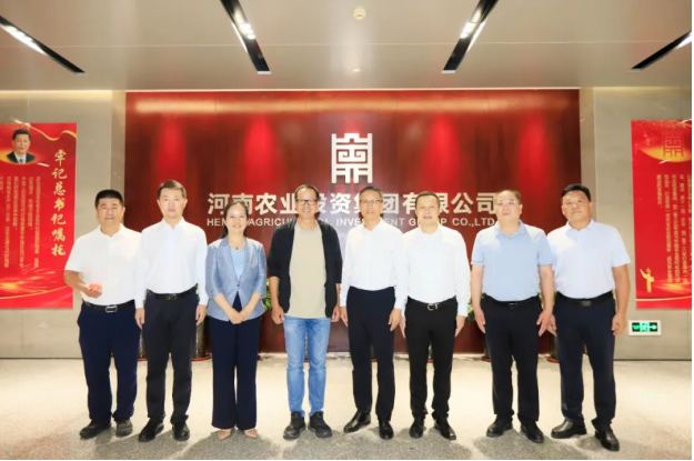 東方甄選俞敏洪先生到訪河南農(nóng)投集團(tuán)，品嘗花花牛產(chǎn)品并給予高度評(píng)價(jià)